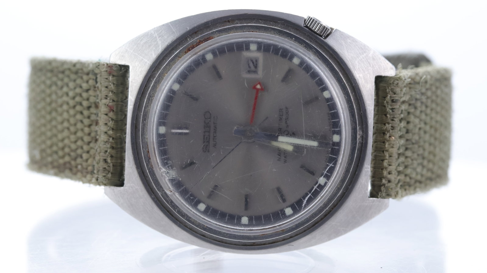 Seiko Navigator Timer Ref 6117-8000: Brand: Seiko Model Name: Navigator Timer Reference: 6117-8000 Movement type: Automatic Dial shape: Circular Dial colour: Silver Dial features: Sunburst dial. Baton hour markers. Red 24hr hand. Quick
