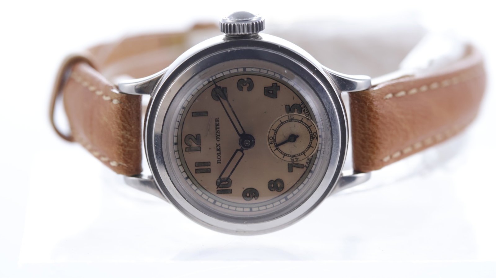 Ladies Rolex Oyster Ref 3019 Circa 1955: Brand: Rolex Model Name: Oyster Reference: 3019 Movement type: Manual Wind Movement features: Rolex Prima signed Year: Circa 1955 Dial shape: Circular Dial colour: Silver patina Dial features: Arabic 