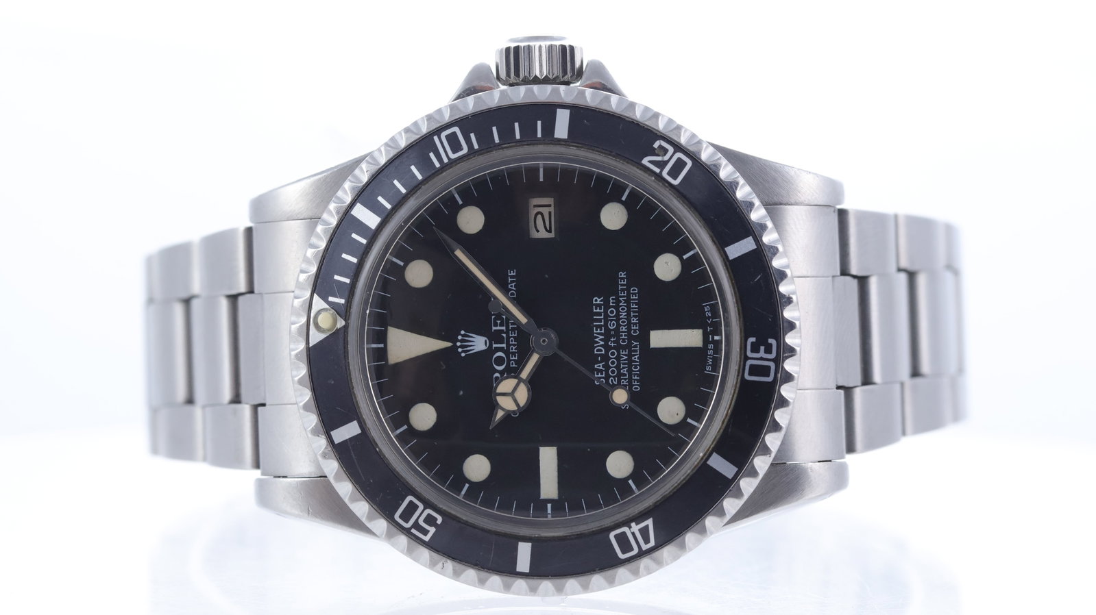 Vintage Rolex Sea Dweller 'Great White' Ref 1665 Circa 1979: Brand: Rolex Model Name: Sea Dweller Reference: 1665 Movement type: Automatic Movement calibre: Rolex 1570 Year: Circa 1979 Dial shape: Circular Dial colour: Black Dial features: 'Great White' dial wi