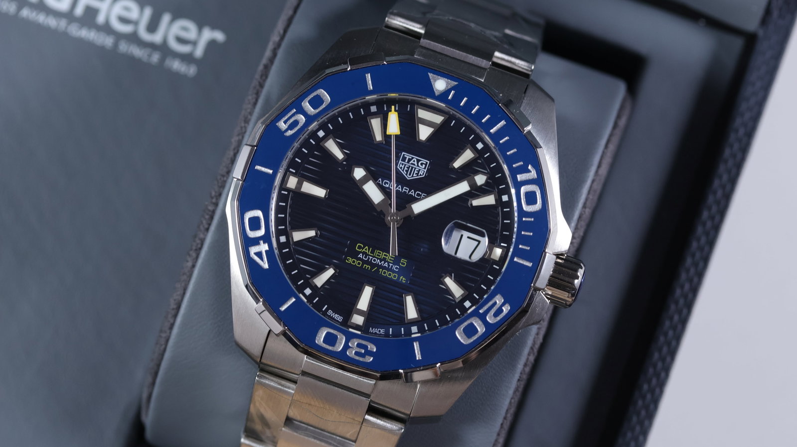 Tag Heuer Aquaracer Automatic Ref WAY201B with Box and Papers 2023: Brand: Tag Heuer Model Name: Aquaracer Reference: WAY201B Movement type: Automatic Movement calibre: Tag Heuer 5 Year: 2023 Box: Full Box Papers: Full Set Papers Dial shape: Circular Dial colour: Blue