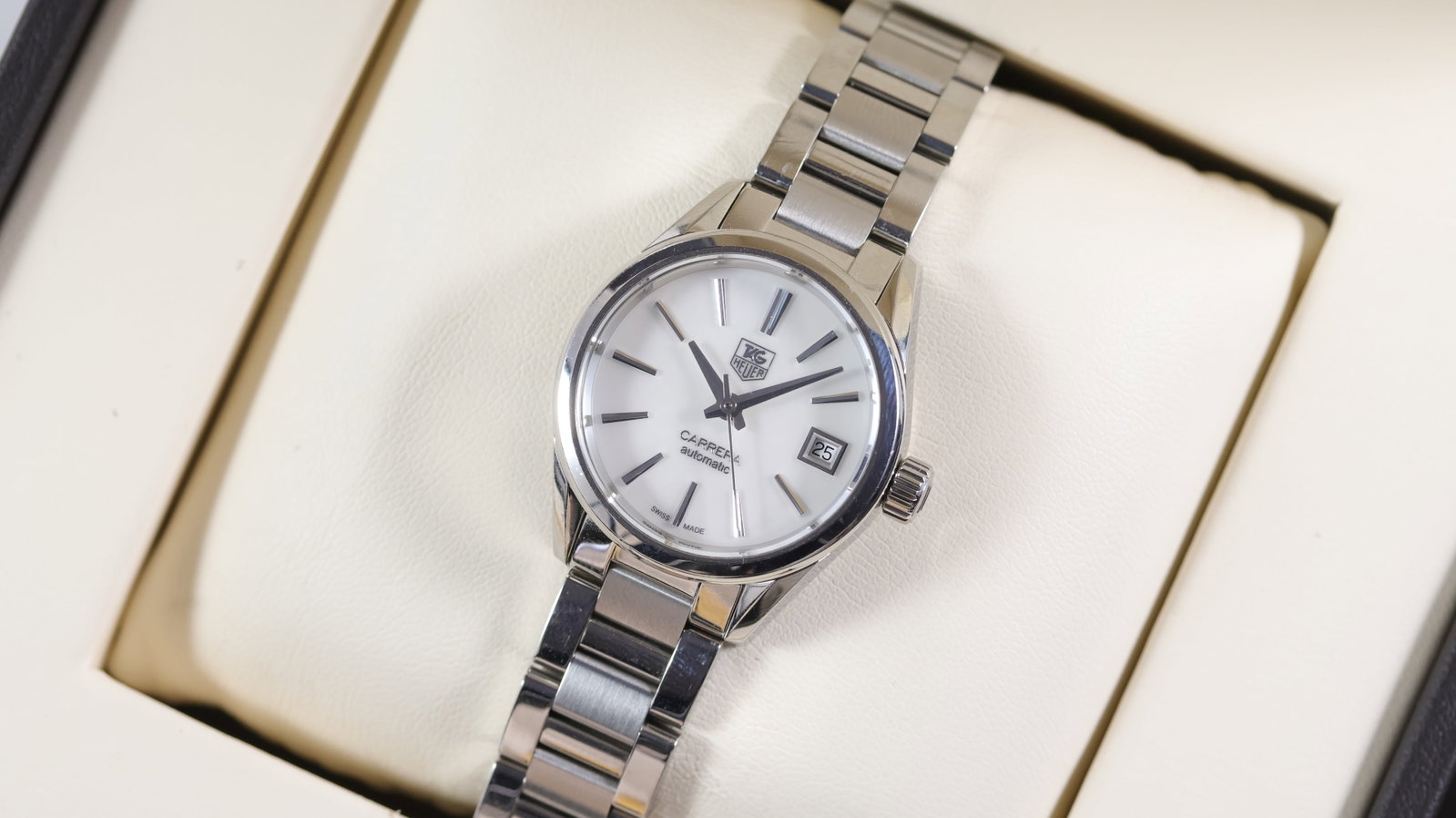 Tag Heuer Carrera Ref WAR2411-0 with Box: Brand: Tag Heuer Model Name: Carrera Reference: WAR2411-0 Movement type: Automatic Movement calibre: Tag Heuer 9 Dial shape: Circular Dial colour: Mother of Pearl Dial features: Silver hands and hour 
