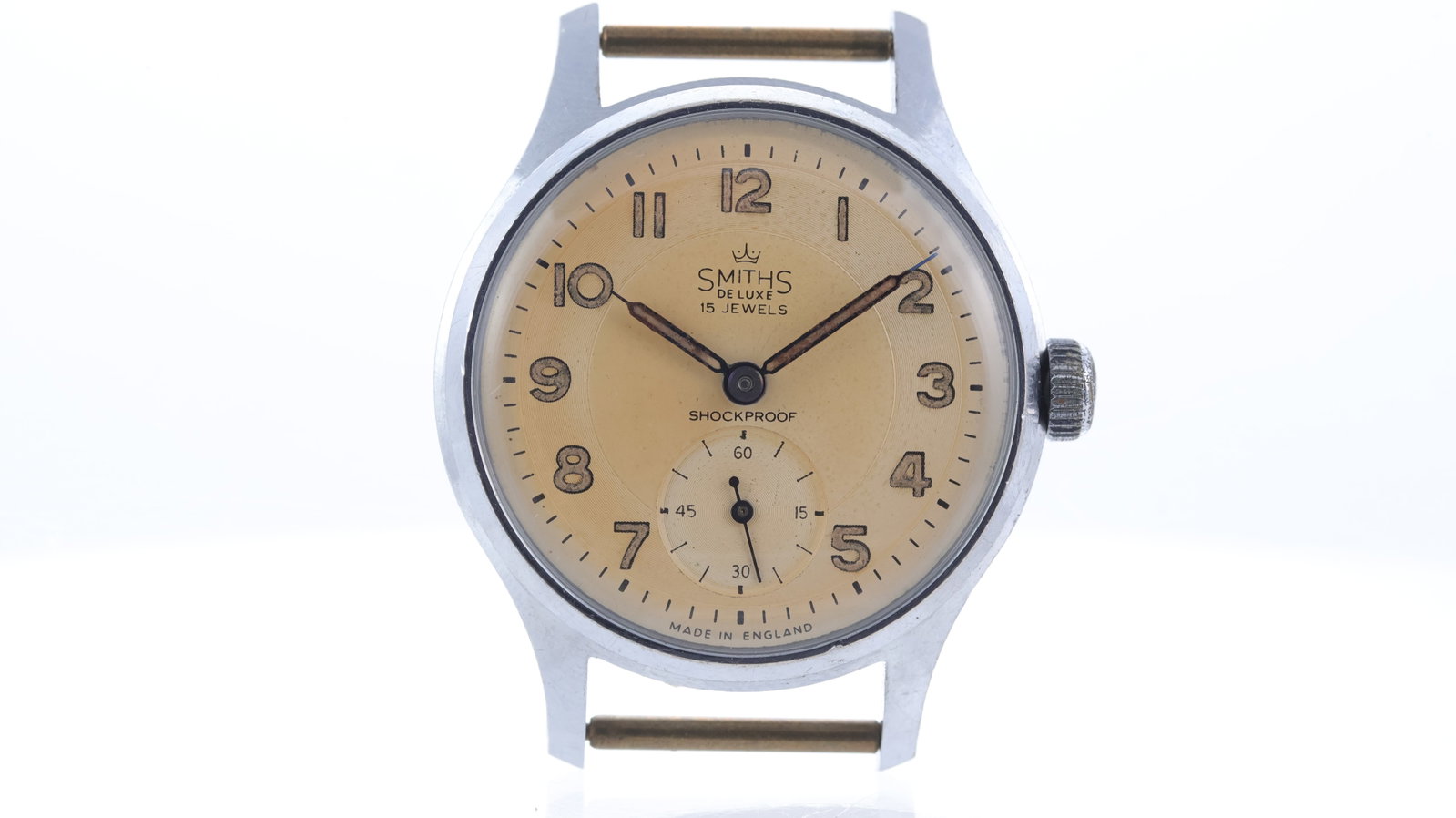 *To Be Sold Without Reserve* Smiths De Luxe Circa 1950's: Brand: Smiths Model Name: De Luxe Movement type: Manual Wind Movement features: Smiths 82 Year: Circa 1950's Dial shape: Circular Dial colour: Cream Dial features: Patina dial with arabic numerals, su