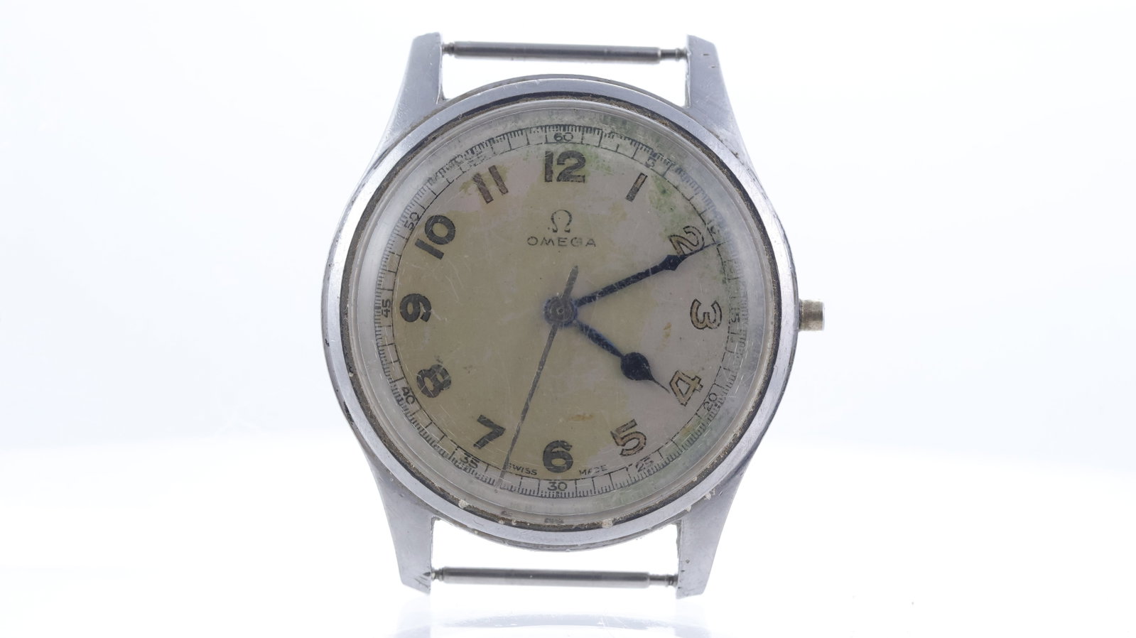 Vintage Omega 30T2 Ref 2384-2 Circa 1940's: Brand: Omega Model Name: 30T2 Reference: 2384-2 Movement type: Manual Wind Movement calibre: Omega 30T2SC Year: Circa 1940's Dial shape: Circular Dial colour: Silver Dial features: Patina dial with ar