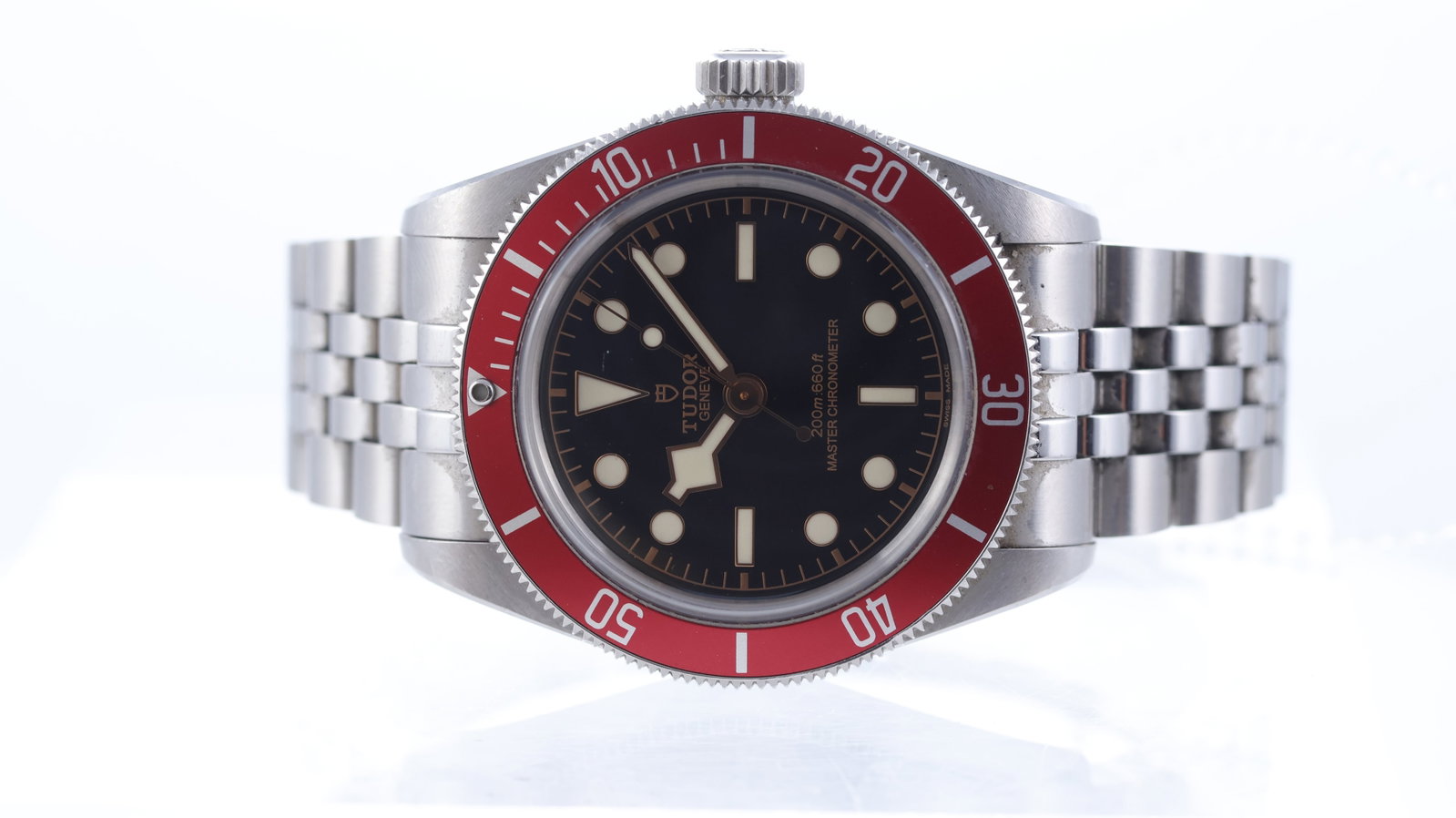 Tudor Black Bay 41 Ref 7941A1A0: Brand: Tudor Model Name: Black Bay 41 Reference: 7941A1A0 Movement type: Automatic Dial shape: Circular Dial colour: Black Dial features: Applied Luminous hour markers, gilt detail and hands Bezel: Re