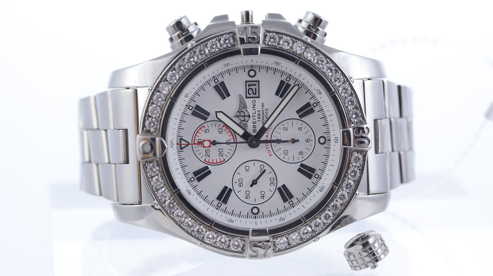 Breitling Super Avenger Ref A13370: Brand: Breitling Model Name: Super Avenger Reference: A13370 Movement type: Automatic Dial shape: Circular Dial colour: White Dial features: Silver/lume hands with baton hour markers. Sub seconds, dat