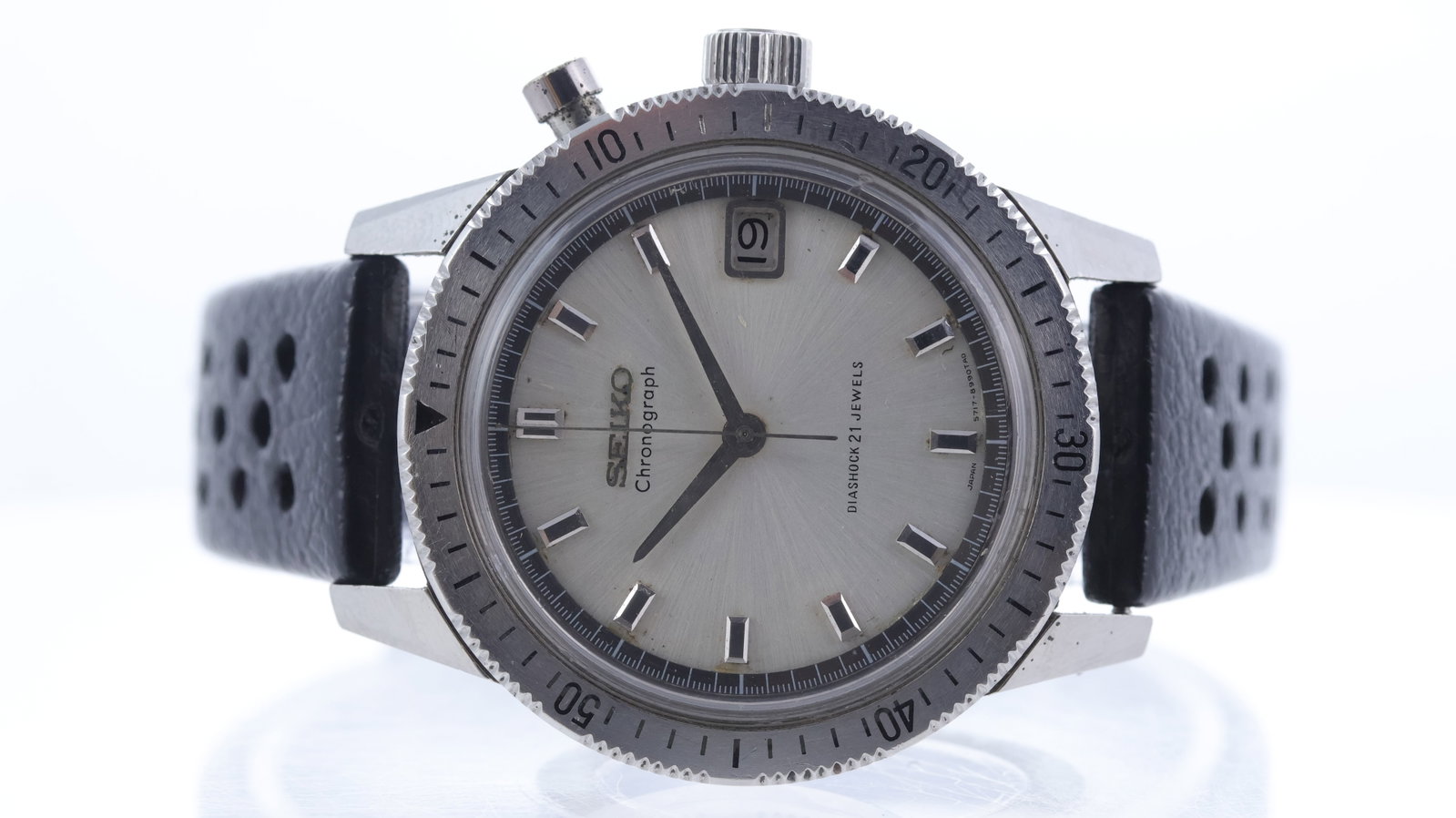 Seiko Monopusher Ref 5717-8990 Circa 1966: Brand: Seiko Model Name: Monopusher Reference: 5717-8990 Movement type: Manual Wind Movement calibre: Seiko 5717A Year: Circa 1966 Dial shape: Circular Dial colour: Silver Dial features: Baton hour ma