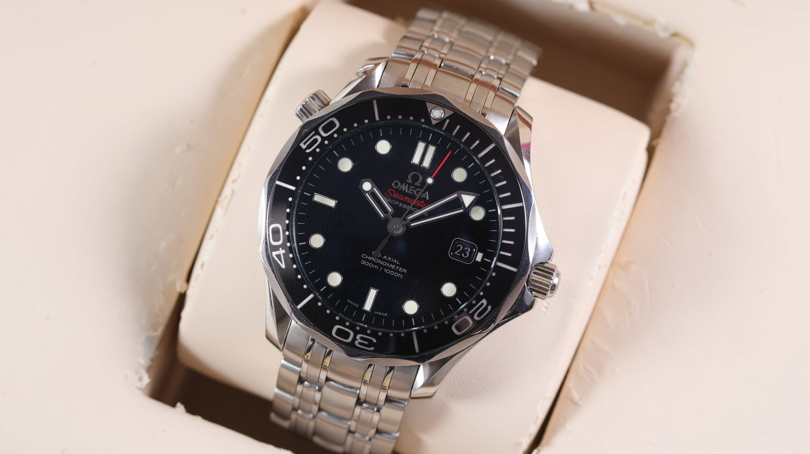 Omega Seamaster 300 M Ref 212.30.41.20.01.003 with Box and Papers 2008: Brand: Omega Model Name: Seamaster 300 M Reference: 212.30.41.20.01.003 Movement type: Automatic Movement calibre: Omega 2500 Movement features: Co-axial escapement Year: 2008 Box: Full Box Papers: Gu