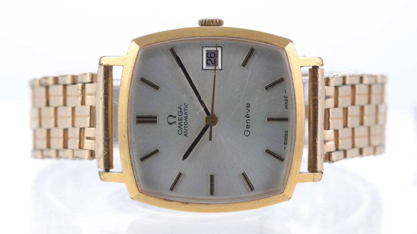 Vintage Omega Geneve Ref 162.0052 1973: Brand: Omega Model Name: Geneve Reference: 162.0052 Movement type: Automatic Movement calibre: Omega 1012 Year: 1973 Dial shape: Cushion Dial colour: Silver Dial features: Sunburst dial. Applied baton