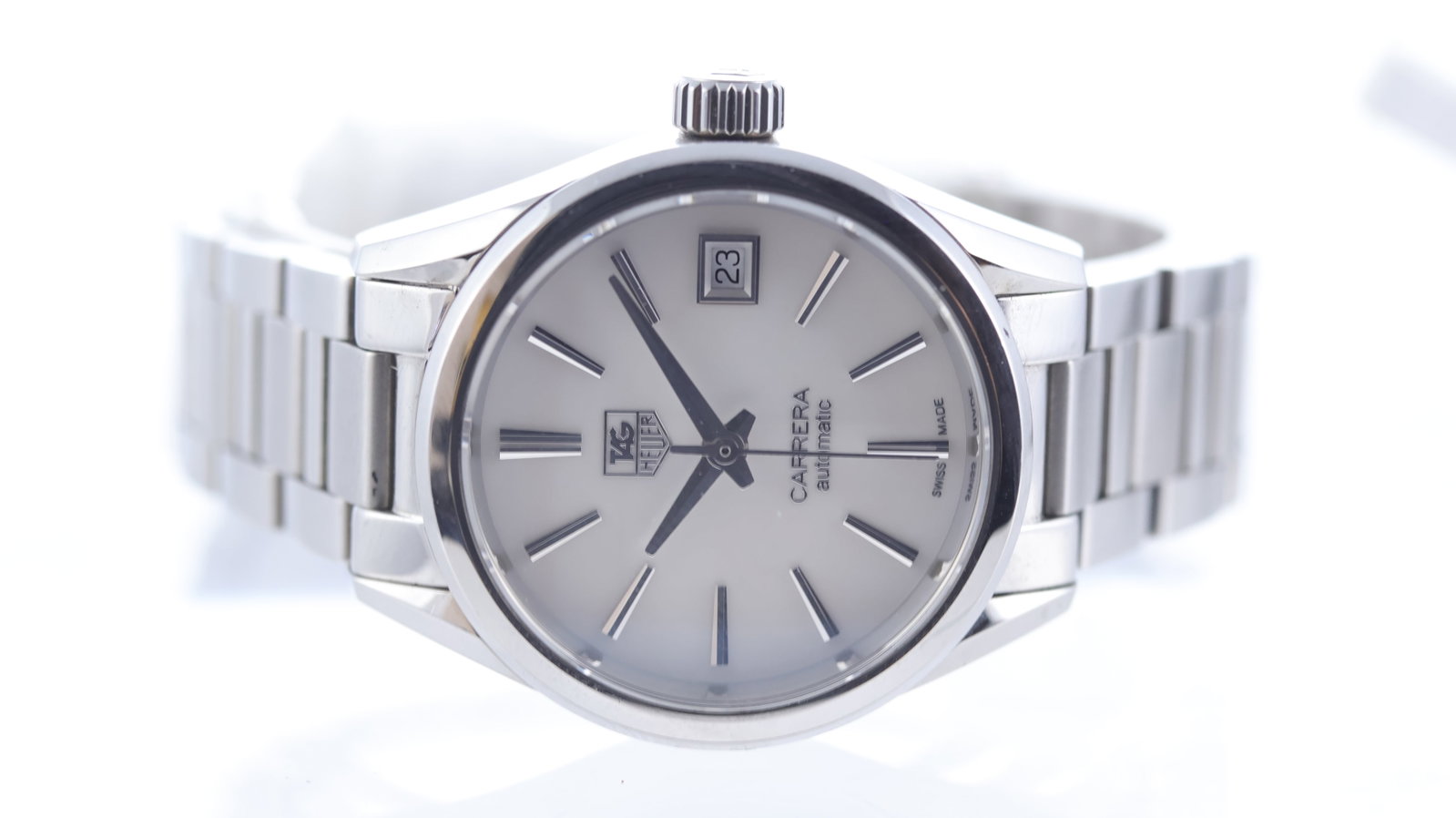 Tag Heuer Carrera Ref WAR2411-3: Brand: Tag Heuer Model Name: Carrera Reference: WAR2411-3 Movement type: Automatic Movement calibre: Tag Heuer 9 Dial shape: Circular Dial colour: Mother of Pearl Dial features: Silver hands and hour 