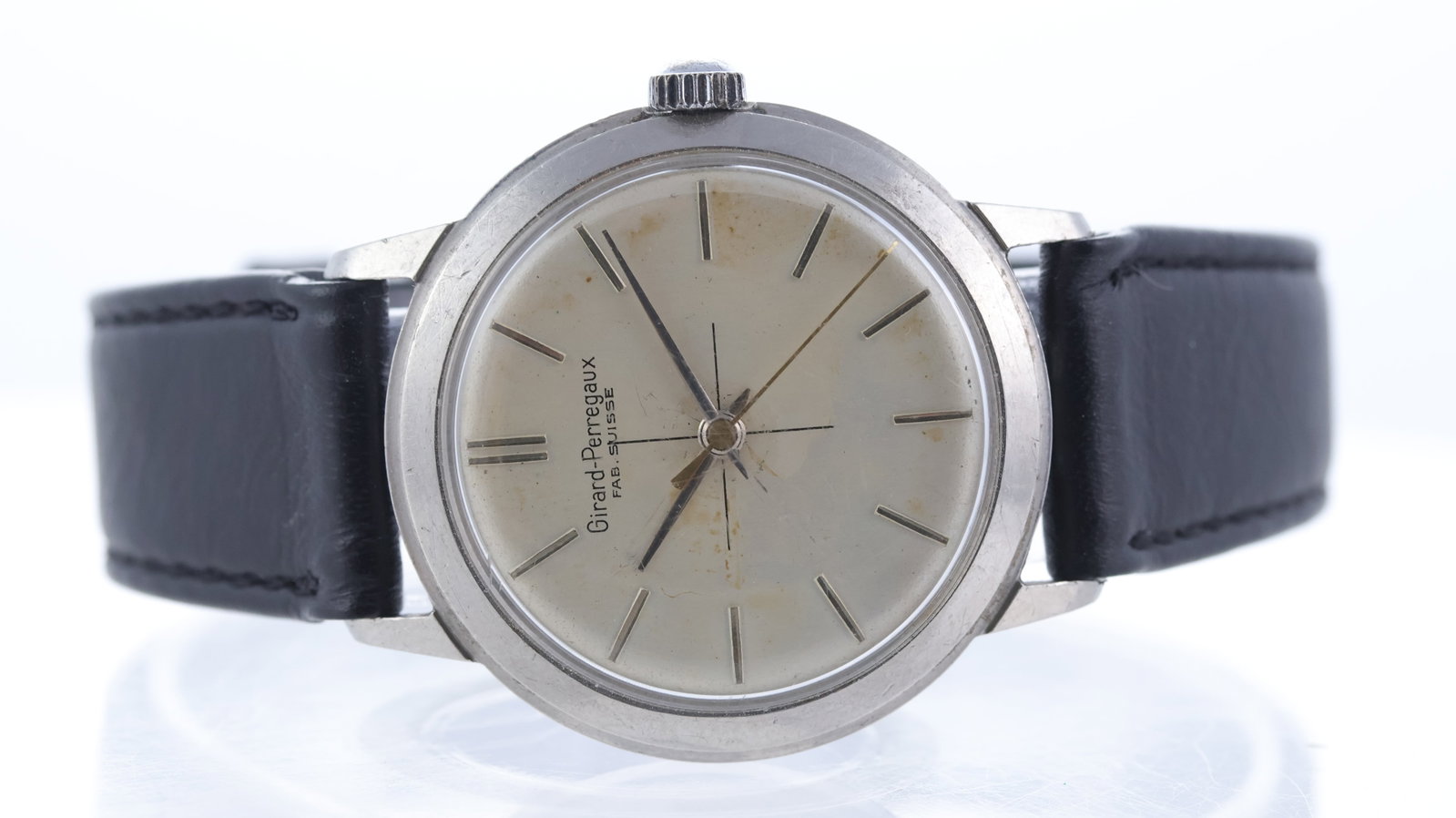 Vintage Girard Perregaux Manual Wind Ref 42972: Brand: Girard Perregaux Model Name: Vintage Reference: 42972 Movement type: Manual Wind Movement calibre: Girard Perregaux 20.213 Dial shape: Circular Dial colour: Silver Patina Dial features: Crossha