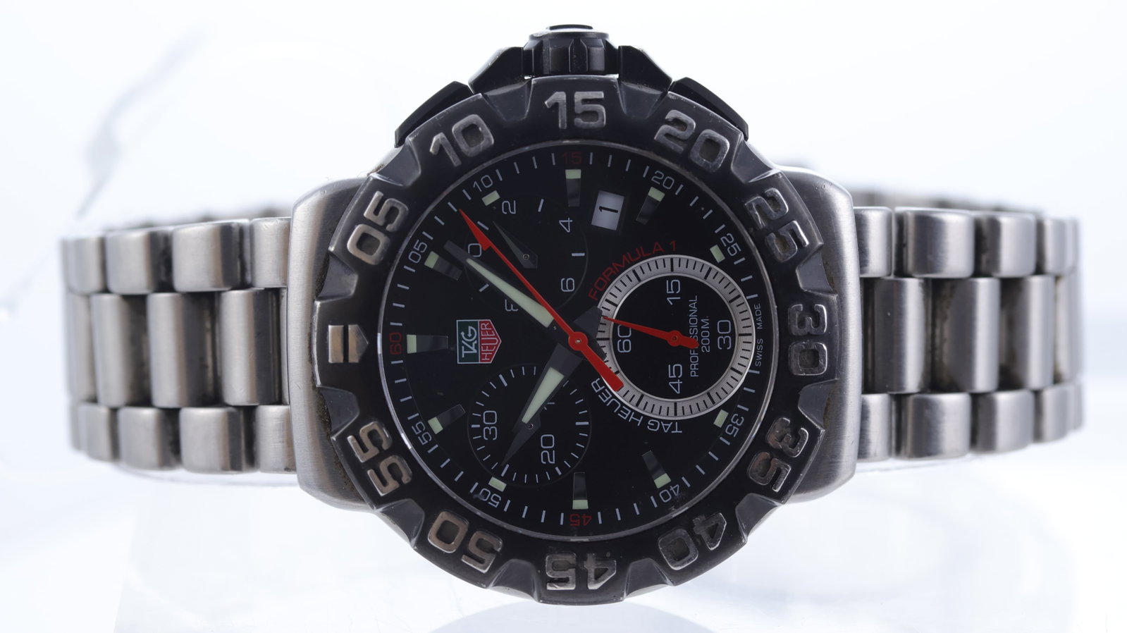 Tag Heuer Formula 1 Ref CAH1110: Brand: Tag Heuer Model Name: Formula 1 Reference: CAH1110 Movement type: Quartz Dial shape: Circular Dial colour: Black Dial features: Silver/Lume hands and trapezoid shaped hour markers. Date apertur