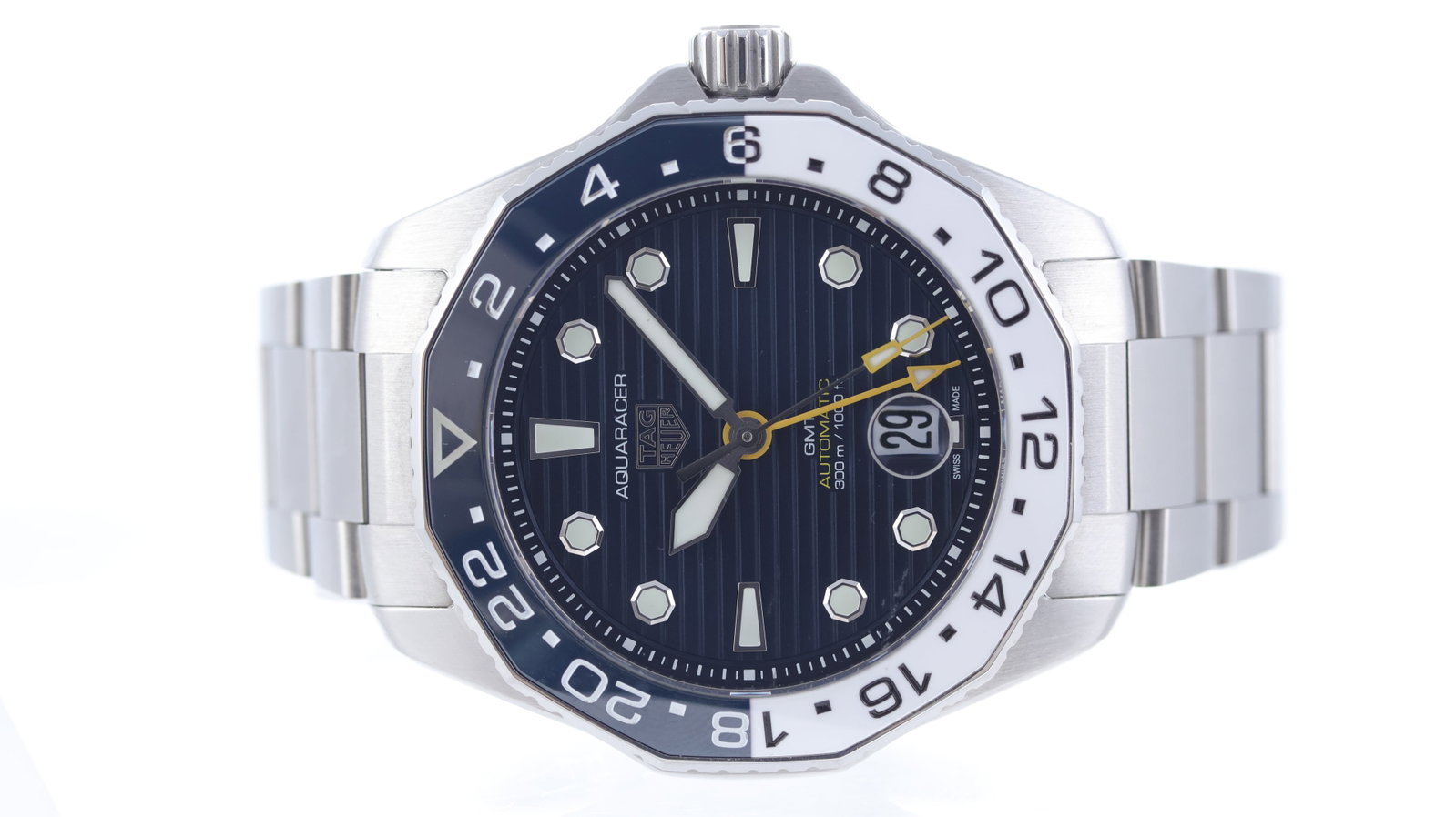 Tag Heuer Aquaracer Ref WBP2010 Circa 2022+: Brand: Tag Heuer Model Name: Aquaracer Reference: WBP2010 Movement type: Automatic Movement calibre: Tag Heuer 7 Year: Circa 2022+ Dial shape: Circular Dial colour: Blue Sunray Dial features: Silver/L