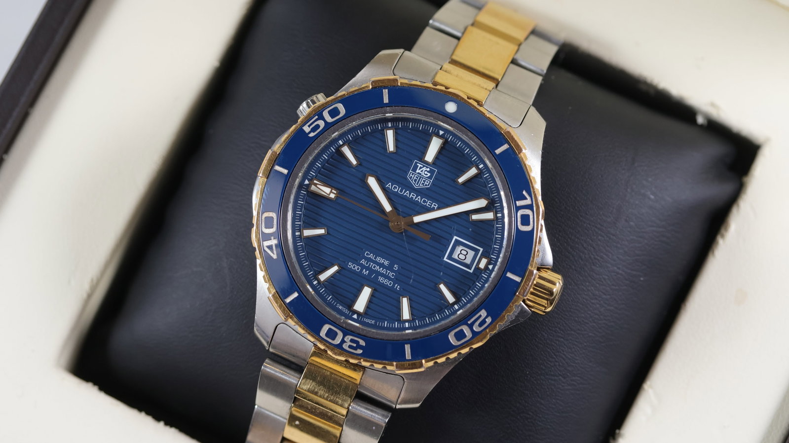 Tag Heuer Aquaracer Ref WAK2120-0 with Box: Brand: Tag Heuer Model Name: Aquaracer Reference: WAK2120-0 Movement type: Automatic Movement calibre: Tag Heuer 5 Box: Accompanying Box Box features: Tag Heuer inner and outer box Dial shape: Circula