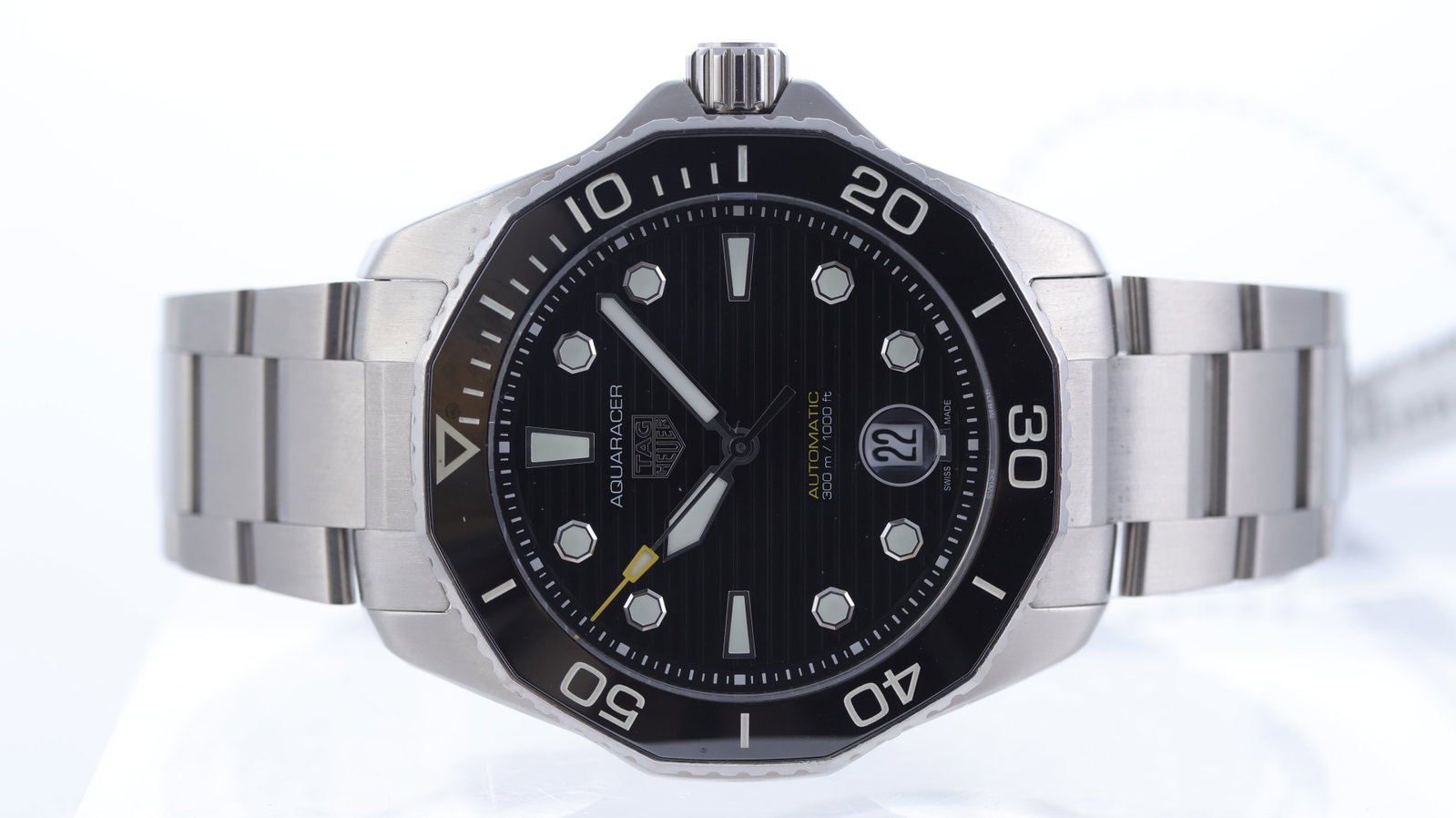 Tag Heuer Aquaracer Automatic Ref WBP201A-0: Brand: Tag Heuer Model Name: Aquaracer Reference: WBP201A-0 Movement type: Automatic Dial shape: Circular Dial colour: Black Dial features: Striped dial. Applied hour markers. Date aperture at 6 o'clo
