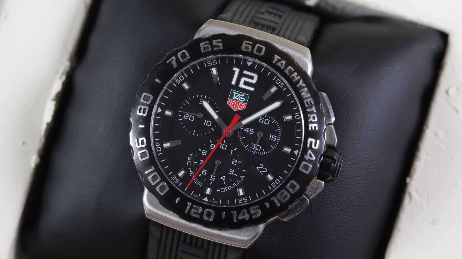 Tag Heuer Formula 1 Ref CAU1110 with box and papers 2015: Brand: Tag Heuer Model Name: Formula 1 Reference: CAU1110 Movement type: Quartz Year: 2015 Box: Inner and outer box Papers: Guarantee Papers & Booklets Dial shape: Circular Dial colour: Black Dial fea