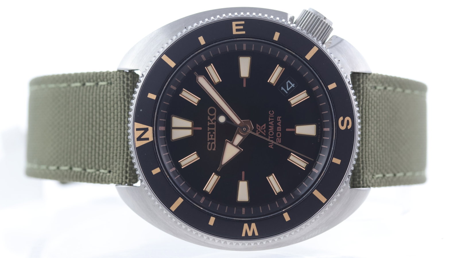 Seiko Prospex Ref 4R35-04Y0 with Box: Brand: Seiko Model Name: Prospex Reference: 4R35-04Y0 Movement type: Automatic Box: Inner and outer box Dial shape: Circular Dial colour: Black Dial features: