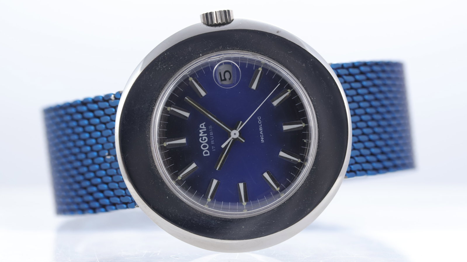 Vintage Dogma Manual Wind Ref 3369 Circa 1970's: Brand: Dogma Model Name: Incabloc Reference: 3369 Movement type: Manual Wind Year: Circa 1970's Dial shape: Circular Dial colour: Blue Dial features: Gradient dial. Applied hour markers. Date aperture