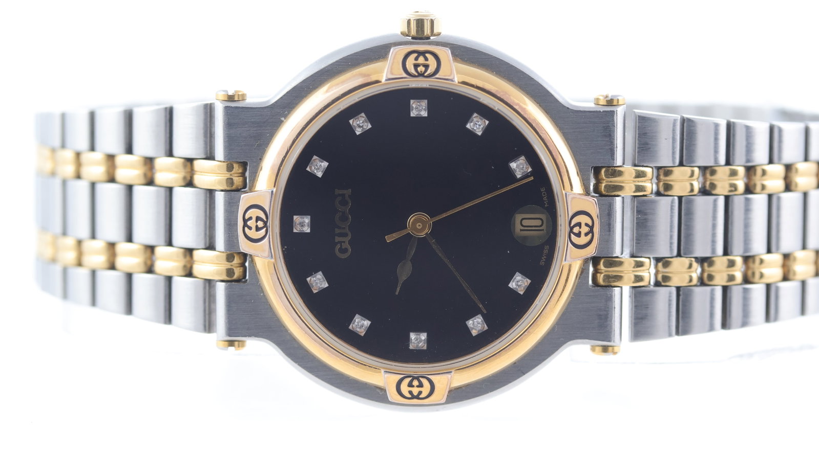 Gucci 9000 M: Brand: Gucci Model Name: 9000 M Movement type: Quartz Dial shape: Circular Dial colour: Black Dial features: Diamond markers with date function Bezel: Fixed Case size: 31mm Case material: Stainless