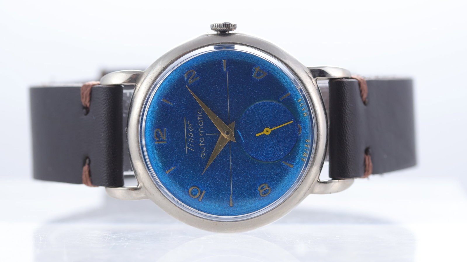 Vintage Tissot Bumper Automatic Ref 6587-1 Circa 1950's: Brand: Tissot Model Name: Vintage Reference: 6587-1 Movement type: Bumper Automatic Movement calibre: Tissot 31-1 Movement features: Signed CHE Tissot & FILS Year: Circa 1950's Dial shape: