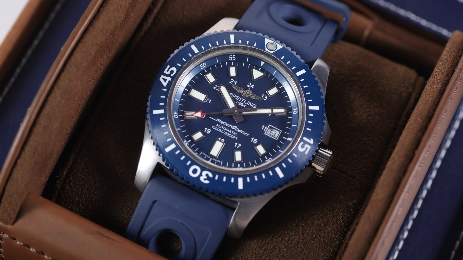 Breitling Superocean 44 Special Ref Y17393 with Box and Papers 2019: Brand: BreitlingModel Name: Superocean 44Reference: Y17393Movement type: AutomaticYear: 2019Box: Full BoxPapers: Full Set PapersDial shape: CircularDial colour: BlueDial features: Applied hour markers