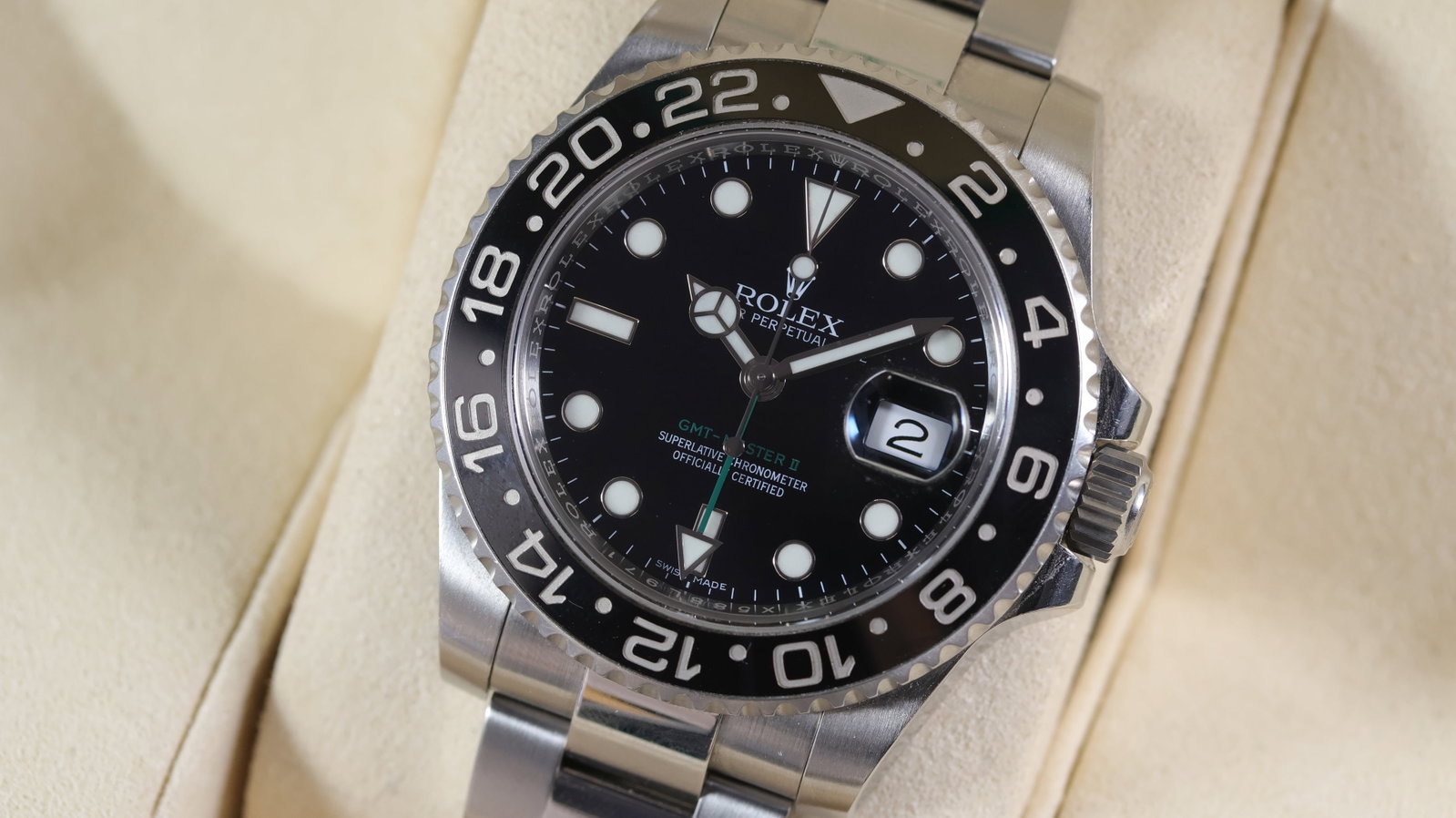 Rolex GMT Master II Ref 116710LN with Box and Papers 2014: Brand: RolexModel Name: GMT Master IIReference: 116710LNMovement type: AutomaticMovement calibre: Rolex 3186Year: 2014Box: Aftermarket BoxPapers: Guarantee CardDial shape: CircularDial colour: Black g