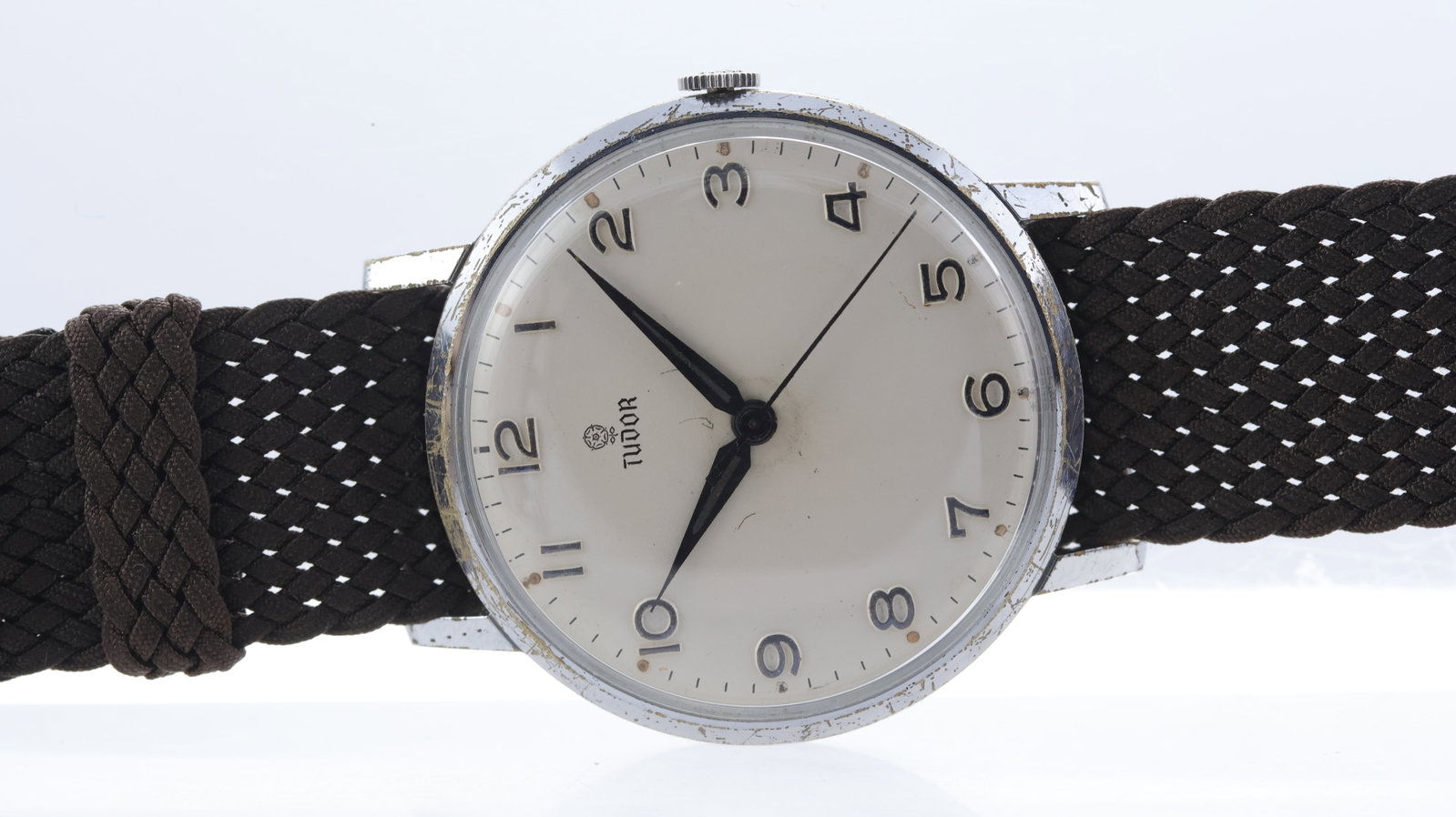 Vintage Tudor Royal Navy Torpedo Factory R.N.T.F Military Watch Circa 1950's: Brand: TudorModel Name: Royal Navy Torpedo Factory R.N.T.FMovement type: Manual WindMovement calibre: Tudor AS 1506/1507Movement features: Tudor signedYear: Circa 1950'sDial shape: CircularDial colour