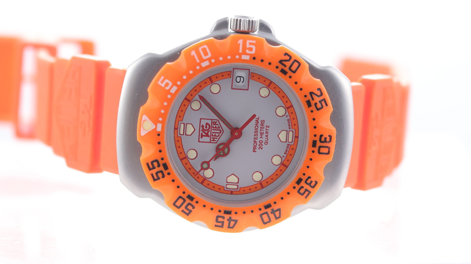 Tag Heuer Formula 1 Ref 373.513: Brand: Tag HeuerModel Name: Formula 1Reference: 373.513Movement type: QuartzDial shape: CircularDial colour: SilverDial features: Tritium hour markers, orange outer trackBezel: Uni-directional orange 