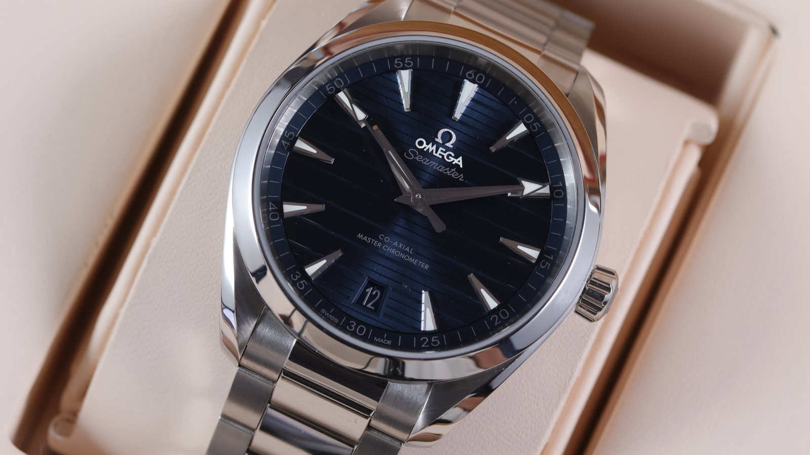 Omega Seamaster Aqua Terra Ref 220.10.41.21.03.004 with Box and Papers 2024: Brand: Omega Model Name: Seamaster Aqua Terra Reference: 220.10.41.21.03.004 Movement type: Automatic Movement calibre: Omega 8900 Year: 2024 Box: Full Box Papers: Full Set Papers Dial shape: Circular