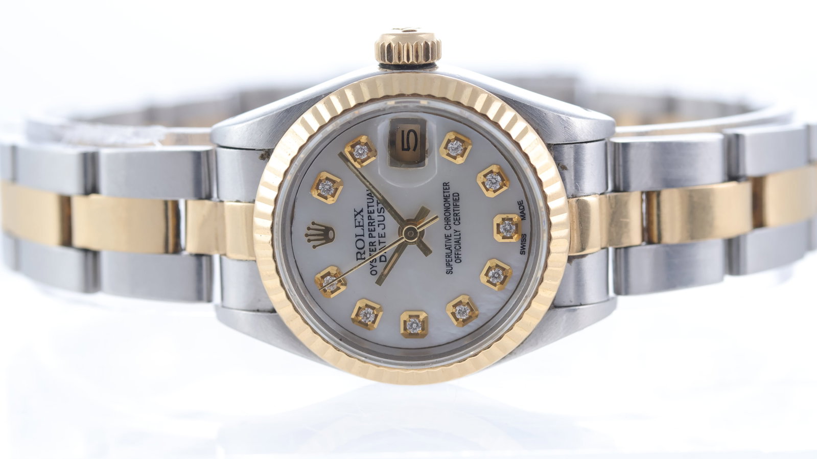 Ladies Rolex Datejust 26 Ref 69173 Circa 1991: Brand: RolexModel Name: Datejust 26Reference: 69173Movement type: AutomaticMovement calibre: Rolex 2135Year: Circa 1991Dial shape: CircularDial colour: Mother of PearlDial features: Aftermarket dial w