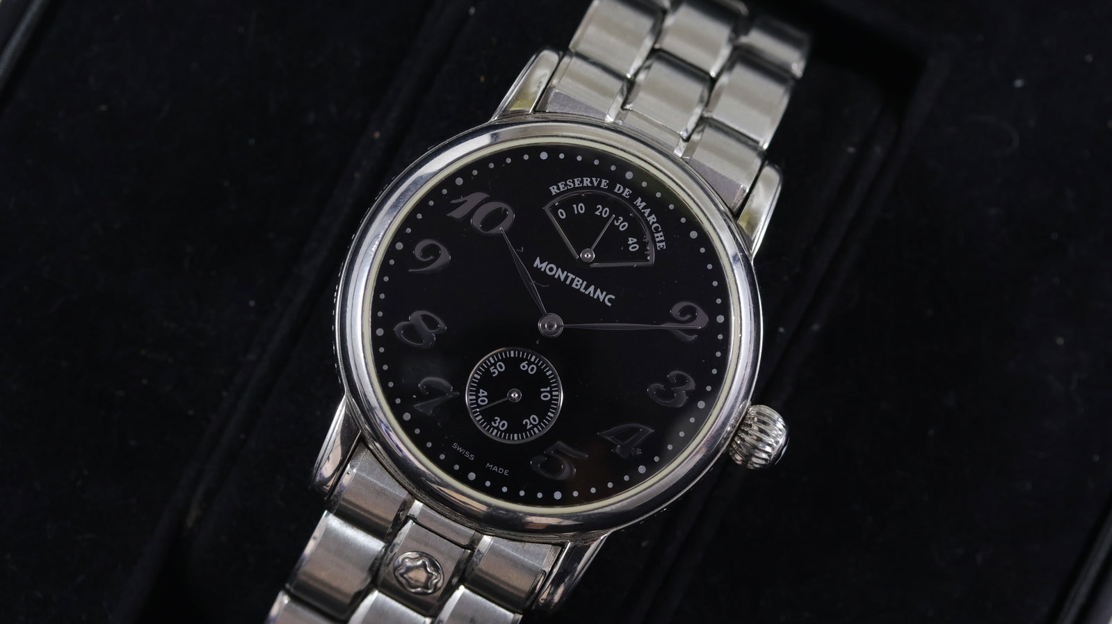 Montblanc Reserve De Marche Ref 7017 with Box: Brand: MontblancModel Name: Reserve De MarcheReference: 7017Movement type: Manual WindBox: inner boxDial shape: CircularDial colour: BlackDial features: Arabic numerals, power reserve indicator, sub s