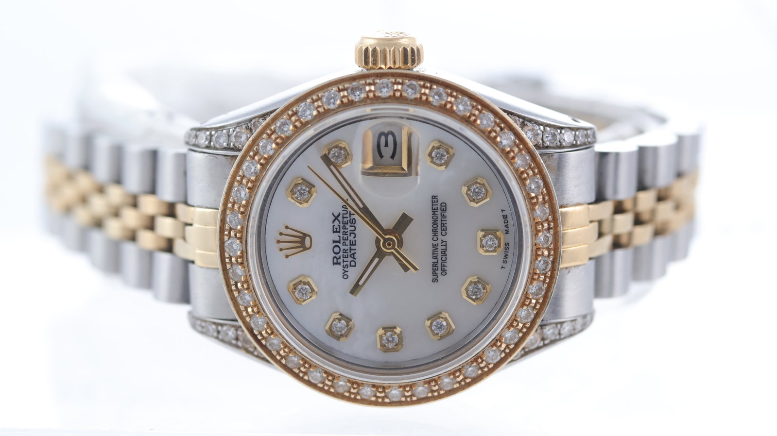 Ladies Rolex Oyster Perpetual Ref 6916 Circa 1975: Brand: RolexModel Name: Oyster PerpetualReference: 6916Movement type: AutomaticMovement calibre: Rolex 2030Year: Circa 1975Dial shape: CircularDial colour: Mother of PearlDial features: Aftermarket da
