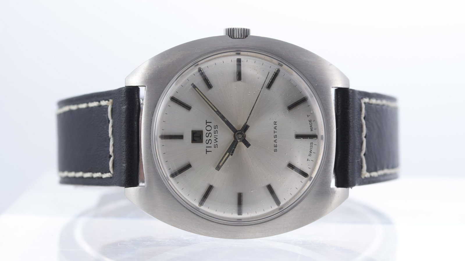 Vintage Tissot Seastar Ref 41-42584-2 1972: Brand: TissotModel Name: SeastarReference: 41-42584-2Movement type: Manual WindMovement calibre: Tissot 781-1Year: 1972Dial shape: CircularDial colour: SilverDial features: Applied baton hour markers.