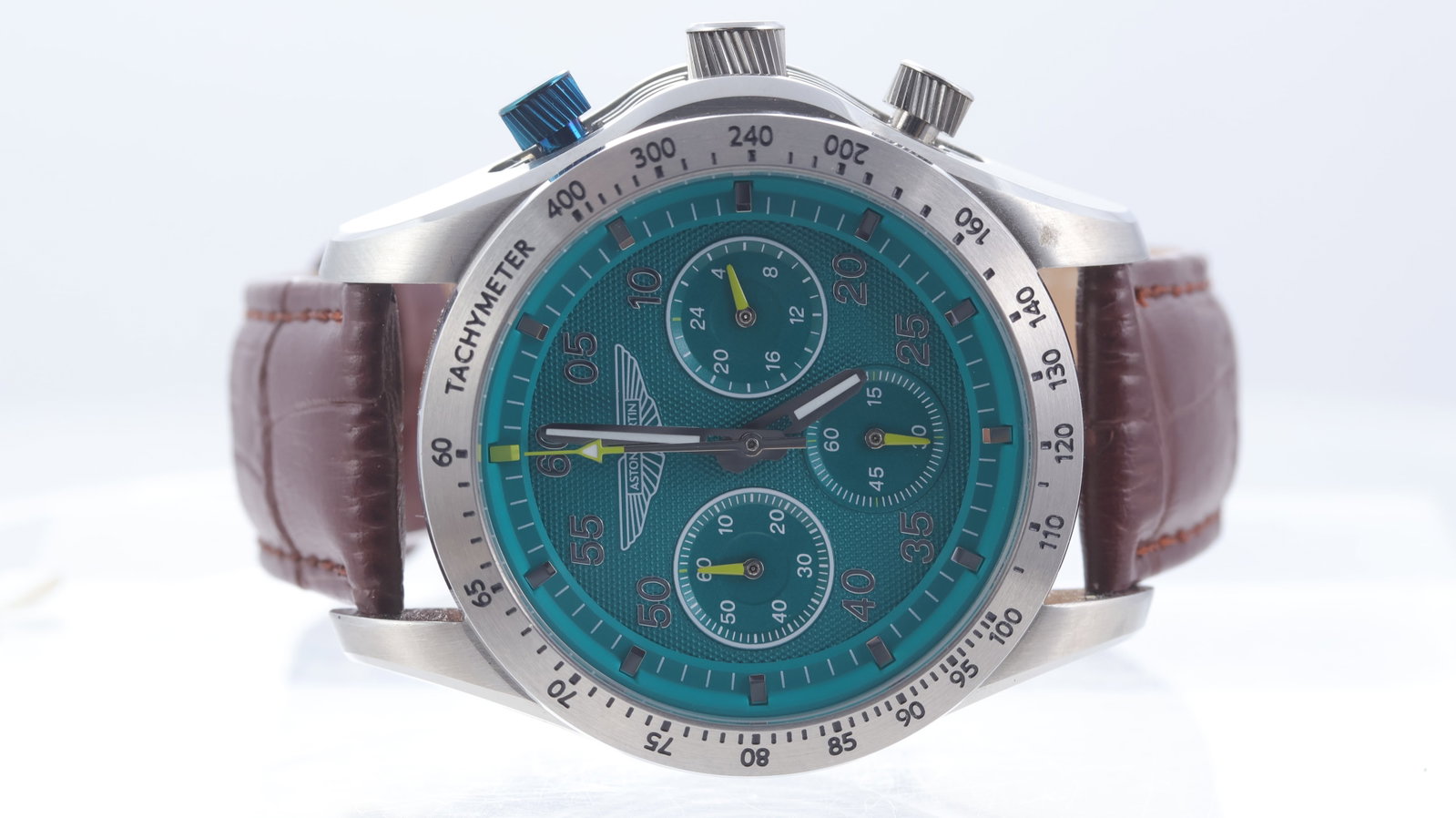 Aston Martin Thrill Quartz Chronograph Ref MTRS1F501 with Box and Warranty Card: Brand: Aston Martin Model Name: Thrill Reference: MTRS1F501 Movement type: Quartz Box: Full Box Papers: Warranty Papers Papers features: Undates/Unsigned Dial shape: Circular Dial colour: Green Dial