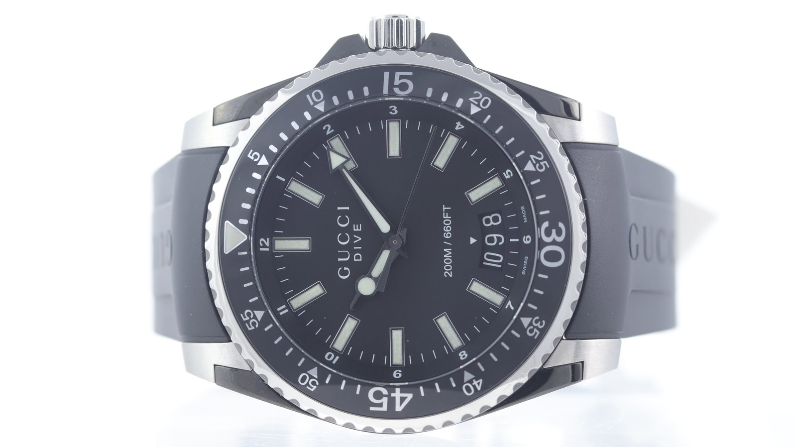 Gucci Dive Ref 136.2 with Papers 2017: Brand: Gucci Model Name: Dive Reference: 136.2 Movement type: Quartz Year: 2017 Papers: Warranty Papers Dial shape: Circular Dial colour: Black Dial f