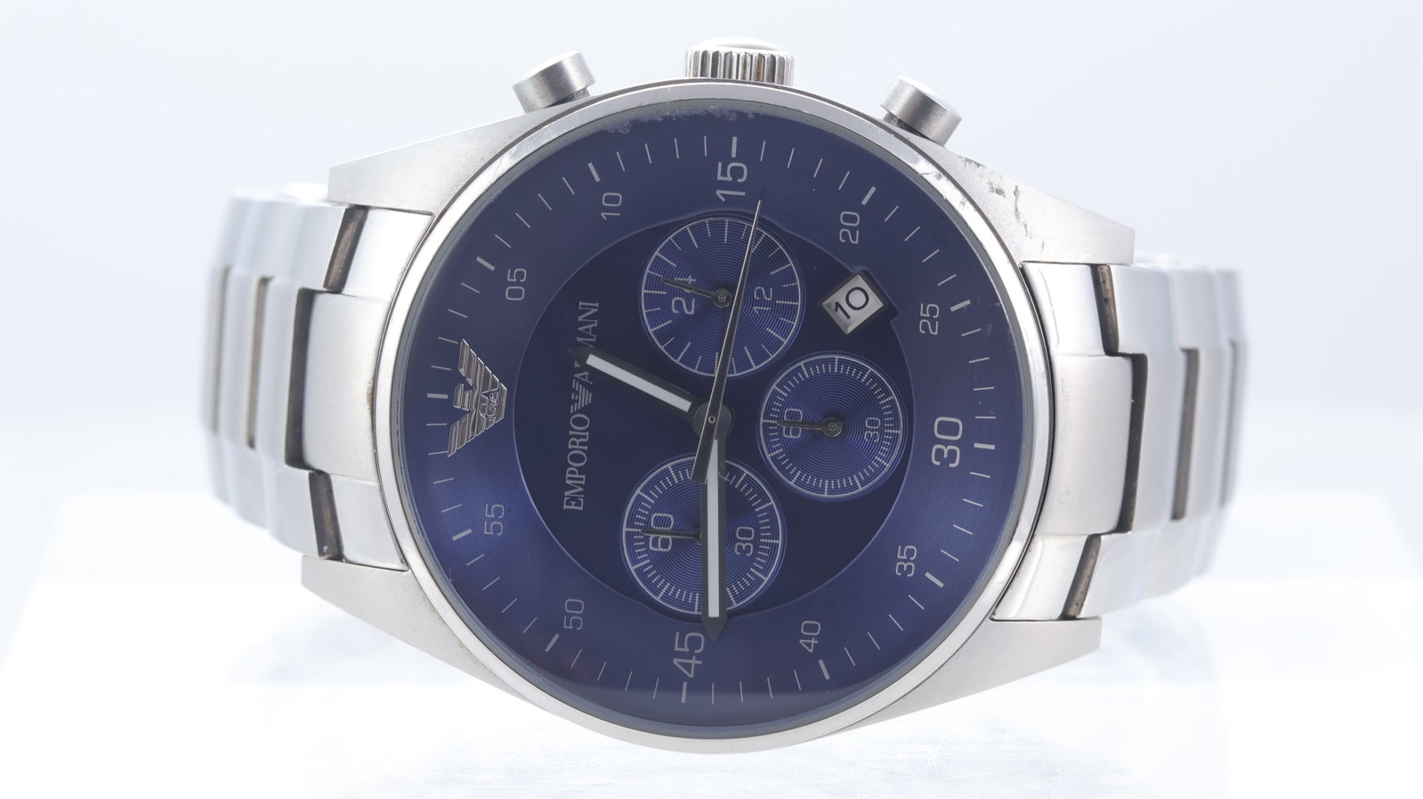 *To Be Sold Without Reserve* Emporio Armani Sportivo Quartz Chronograph Ref 5860: Brand: Emporio Armani Model Name: Sportivo Reference: 5860 Movement type: Quartz Dial shape: Circular Dial colour: Blue Dial features: Outer, sloped minutes track. Sub 34hr & chronograph dial. Date