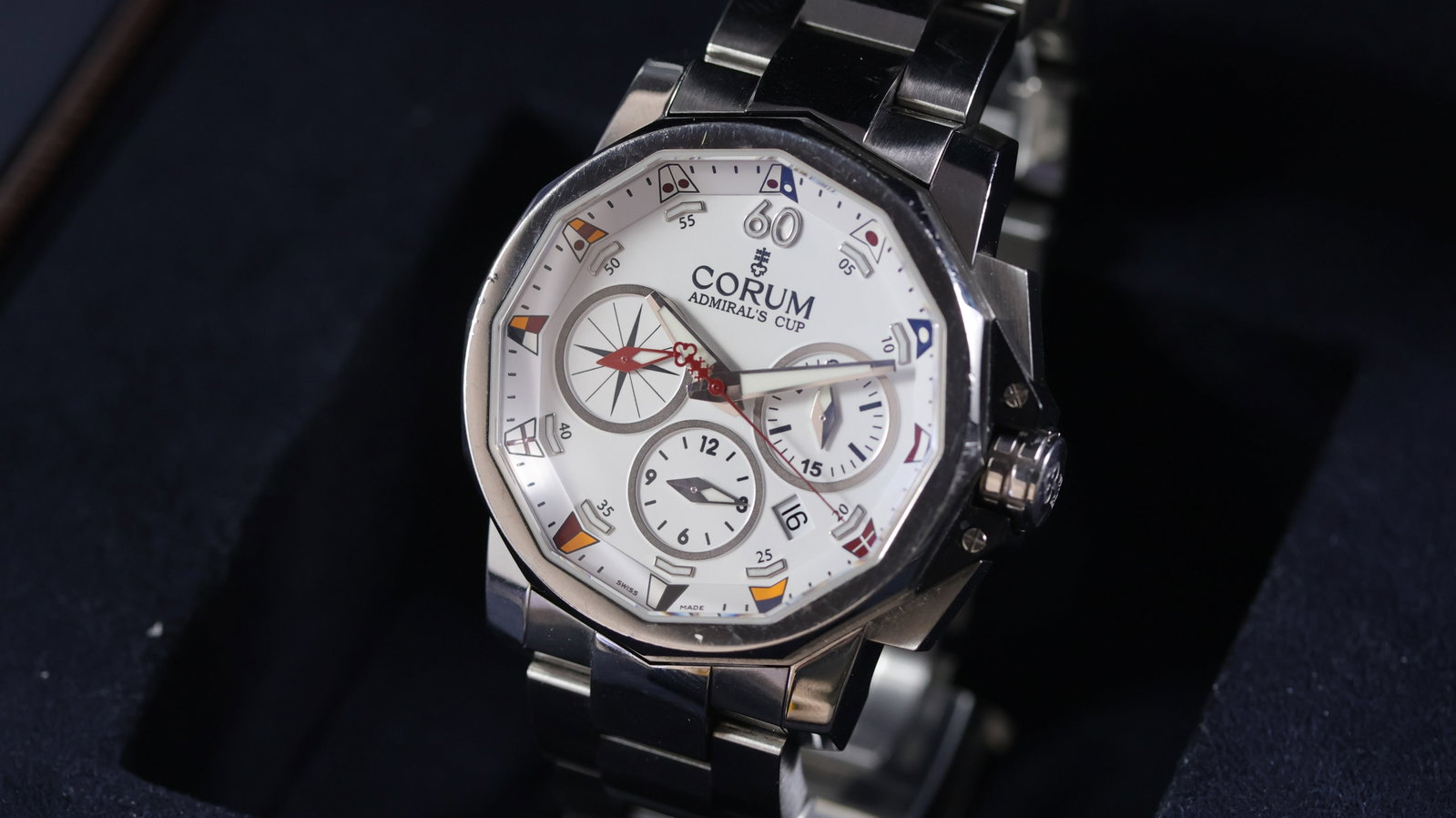 Corum Admiral's Cup Challenger Ref 01.0007 with Box Circa 2010: Brand: CorumModel Name: Admiral's Cup ChallengerReference: 01.0007Movement type: AutomaticYear: Circa 2010Box: Full BoxDial shape: CircularDial colour: WhiteDial features: Admiral's Cup nautical penna
