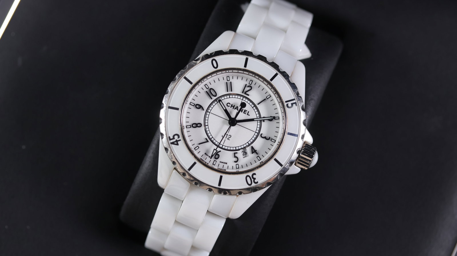 Chanel J12 Ref H0968 with Box and Papers 2003 (1 of 7)
