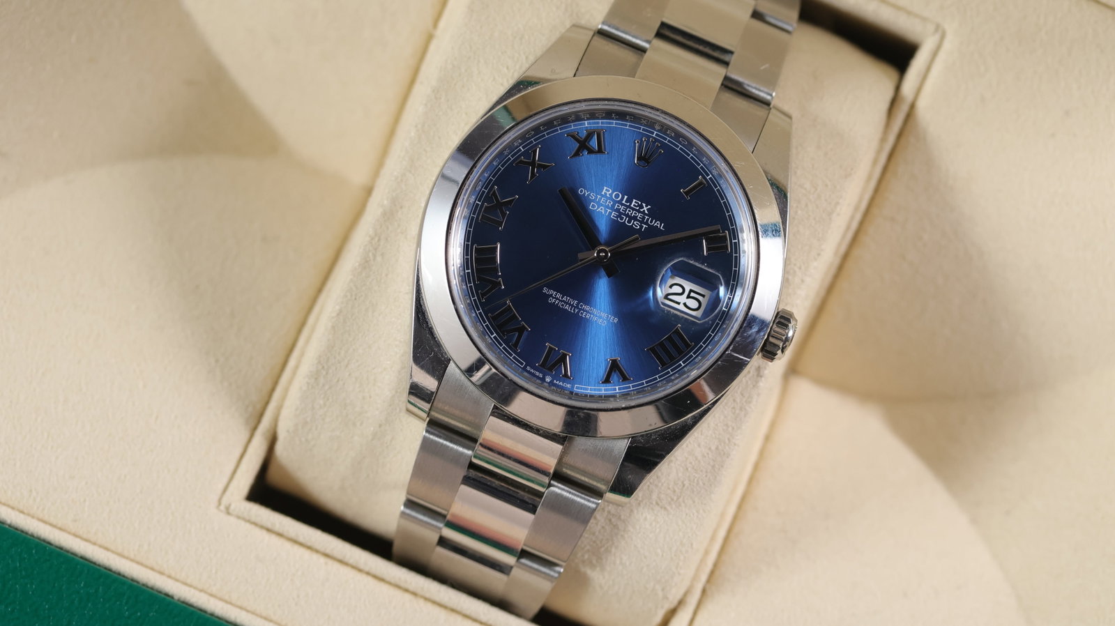 Rolex Datejust 41 Ref 126300 with Box and Papers 2024: Brand: RolexModel Name: Datejust 41Reference: 126300Movement type: AutomaticMovement calibre: Rolex 3235Year: 2024Box: inner boxPapers: Full Set PapersDial shape: CircularDial colour: BlueDial feature