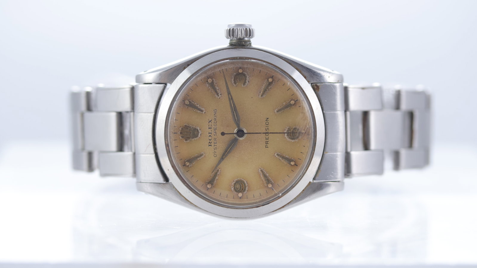 Vintage Rolex Oyster Speedking Ref 6420 Circa 1957: Brand: RolexModel Name: Oyster SpeedkingReference: 6420Movement type: Manual WindMovement calibre: Rolex 1210Year: Circa 1957Dial shape: CircularDial colour: SilverDial features: Patina dial with dagg