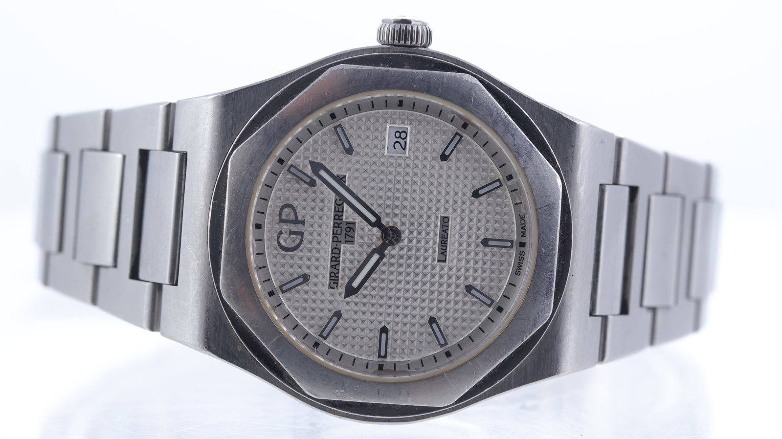 Girard Perregaux Laureato Ref 80189 Quartz (1 of 5)