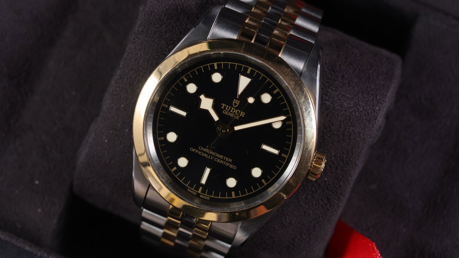 Tudor Black Bay 41 Automatic Ref 79683 with Box: Brand: TudorModel Name: Black BayReference: 79683Movement type: AutomaticMovement calibre: Tudor MT5601Box: Inner and outer boxDial shape: CircularDial colour: BlackDial features: Gilt edged snowflake