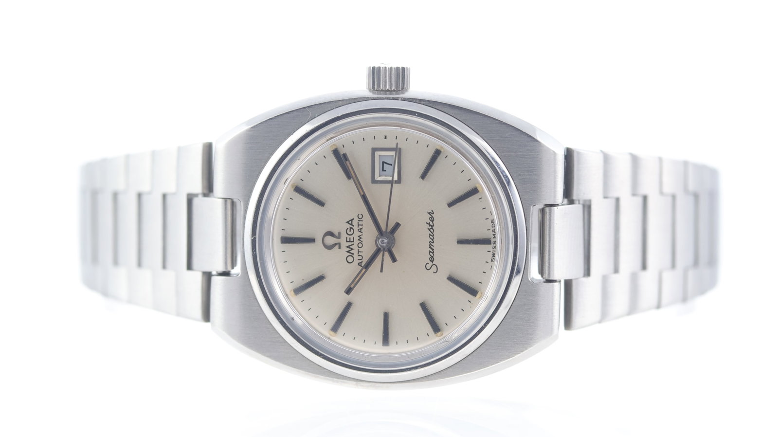Ladies Omega Seamaster Ref 566.0087/766.0818 1974: Brand: OmegaModel Name: SeamasterReference: 566.0087/766.0818Movement type: AutomaticMovement calibre: Omega 684Year: 1974Dial shape: CircularDial colour: SilverDial features: Baton hour markers. Date