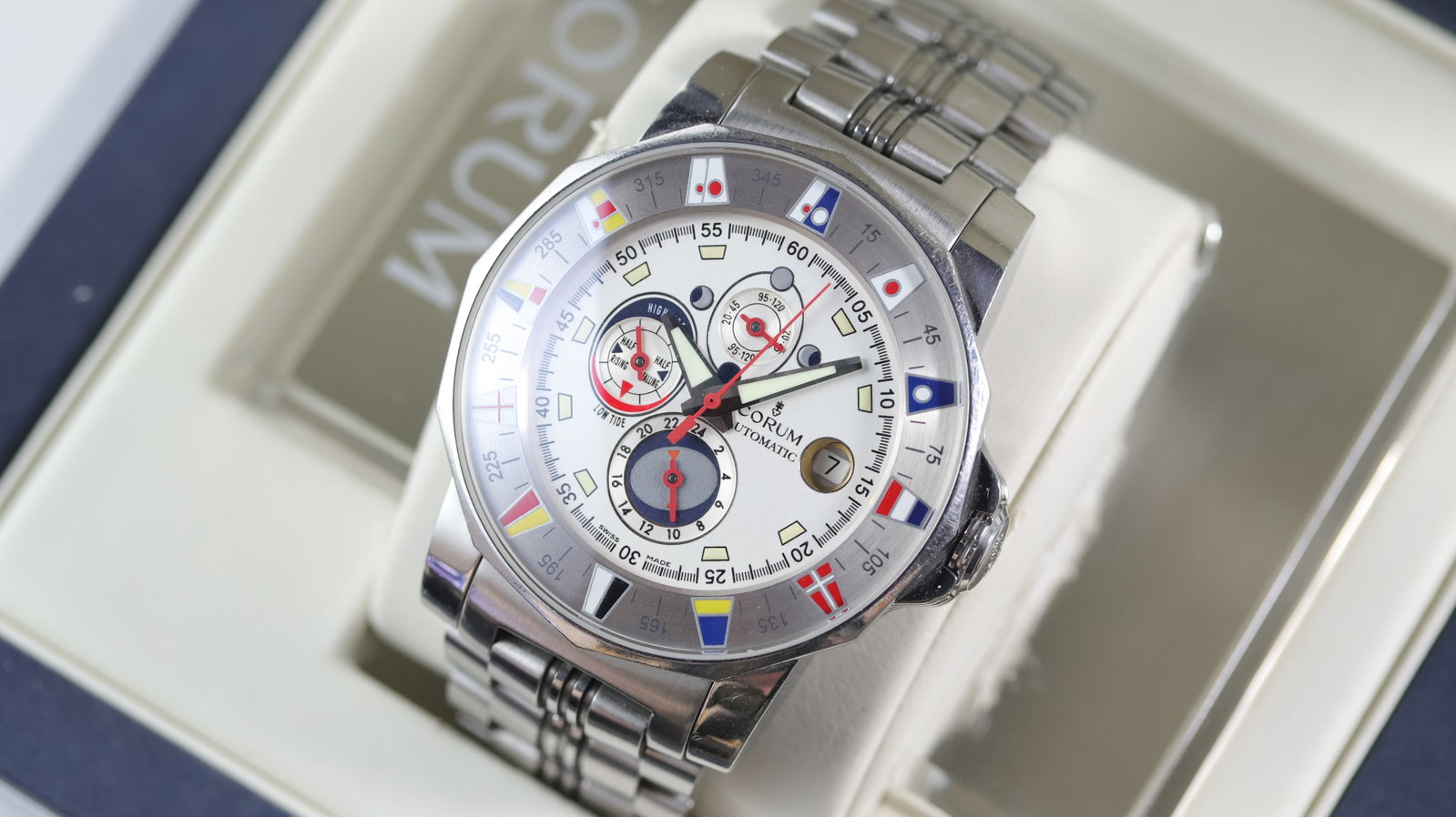 Corum Admiral's Cup Tides Ref 977.630.20/V785 with Box and Papers 2004: Brand: CorumModel Name: Admiral's CupReference: 977.630.20/V785Movement type: AutomaticYear: 2004Box: Inner and outer boxPapers: Guarantee Papers & BookletsDial shape: CircularDial colour: SilverDial 