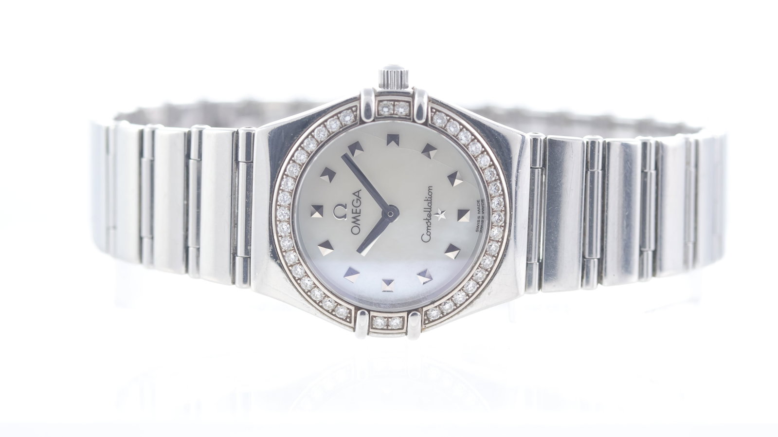 Ladies Omega Constellation 'My Choice' Ref 895.1241: Brand: OmegaModel Name: Constellation 'My Choice'Reference: 895.1241Movement type: QuartzMovement calibre: Omega 1456Dial shape: CircularDial colour: Mother of PearlDial features: Silver pyramid hour 