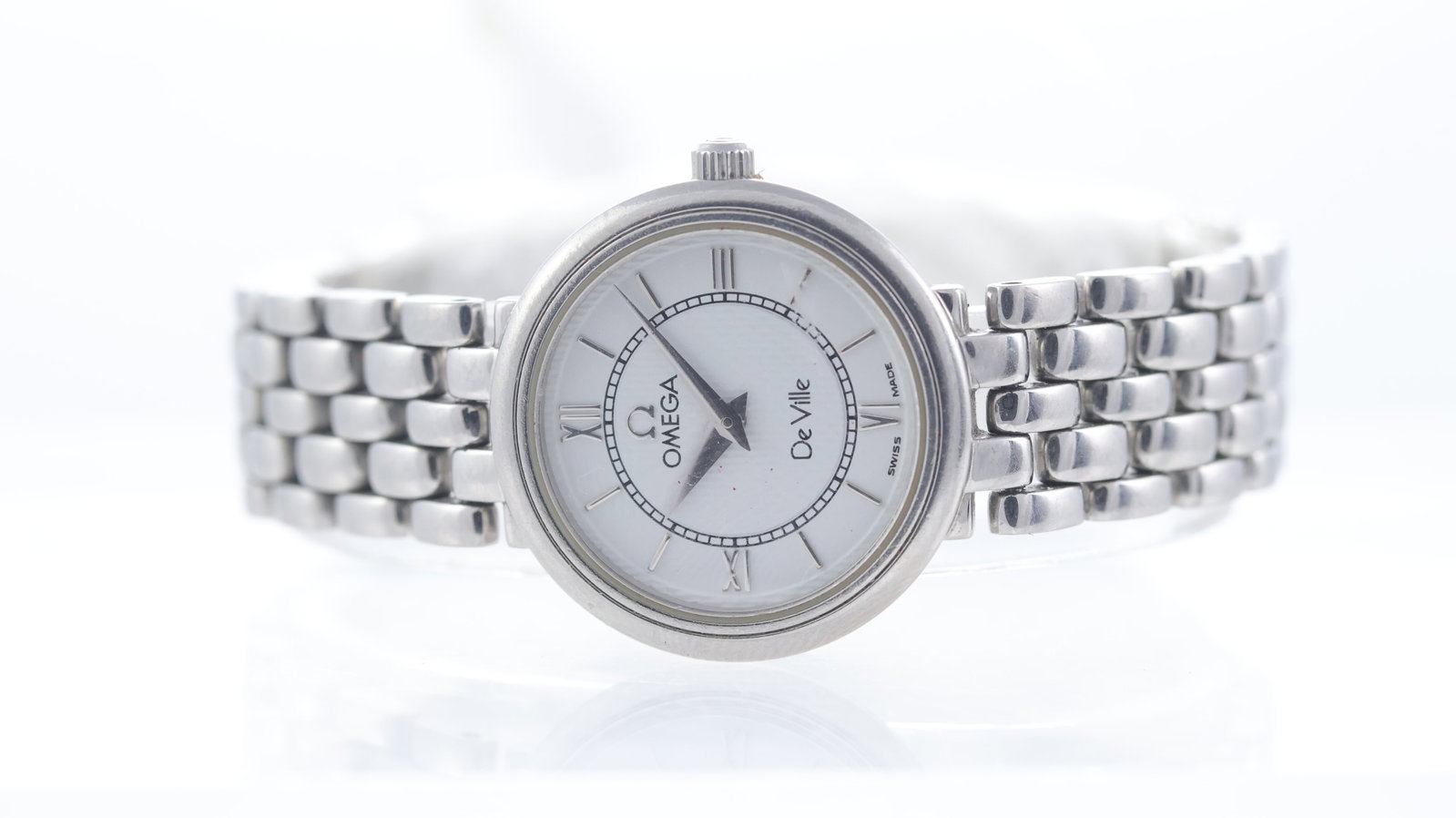 *To Be Sold Without Reserve* Ladies Omega De Ville Ref 795.1471 with Papers: Brand: OmegaModel Name: De VilleReference: 795.1471Movement type: QuartzMovement calibre: Omega 1471Papers: Warranty PapersPapers features: No year or reference on the cardDial shape: CircularDial col