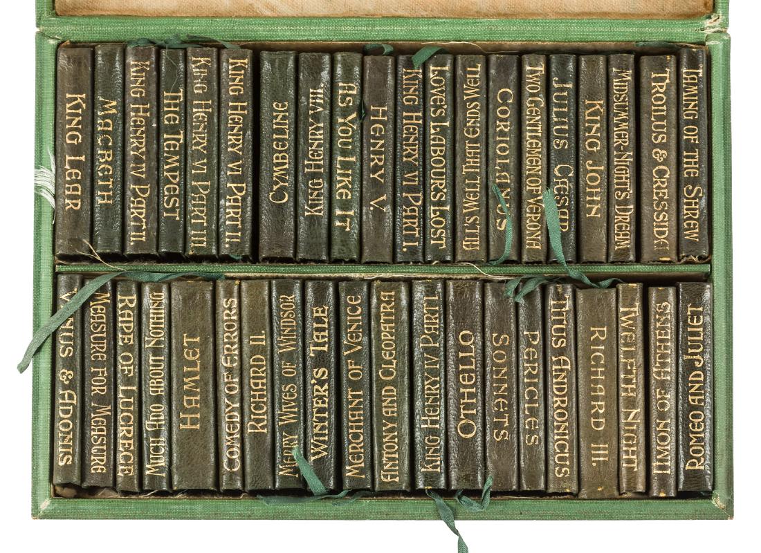 Works of Shakespeare Anthony Treherne 1904: Heading: Author: Shakespeare, William Title: [Works] Place Published: London Publisher:Anthony Treherne Date Published: 1904 Description: 40 volumes. 67x50 mm, full blindst