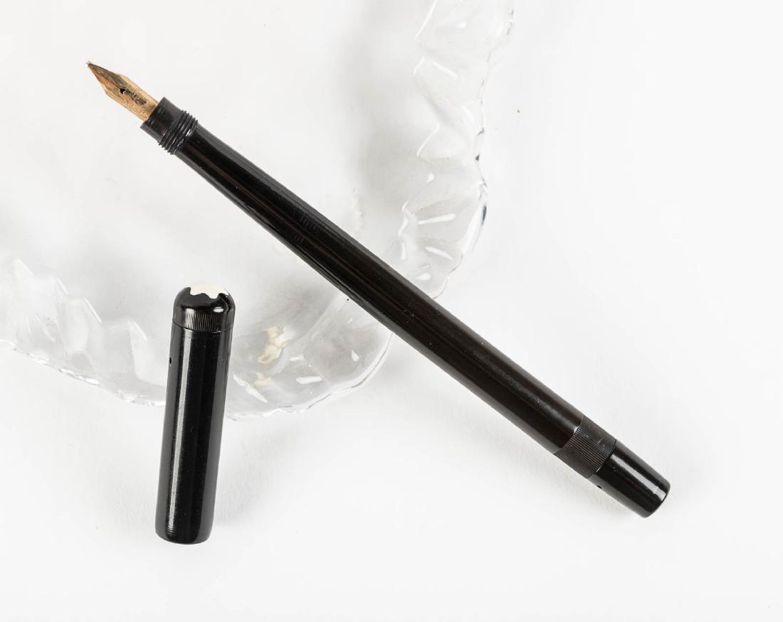 MONTBLANC No. 1 Safety Fountain Pen, FLEX STUB Nib: Heading: Author: Montblanc Title: No. 1 Black Hard Rubber Safety Fountain Pen. Flex Stub Nib Place Published: Germany Publisher: Date Published: 1920-1929 Description: No.