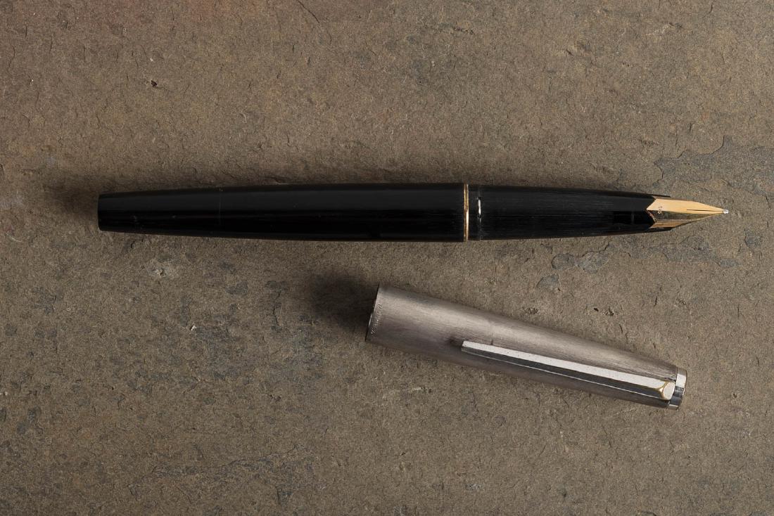 MONTBLANC No. 225 Piston-Filler, SILVER-PLATED Cap,: Heading: Author: Montblanc Title: No. 225 Fountain Pen, Silver-Plated Matte Cap Place Published: Germany Publisher: Date Published: 1971-1973 Description: No. 225 piston-fi