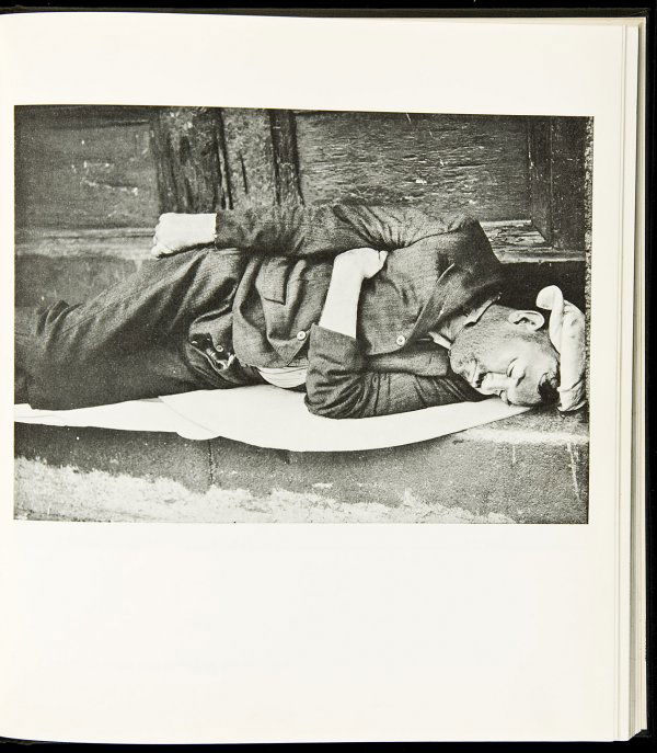American Photographs by Walker Evans 1960: Title: American Photographs Author: Evans, Walker Description: With an introduction by Monroe Wheeler, and an essay by Lincoln Kirstein. 87 photograph plates, followed by pages of text. 8½x7½, black