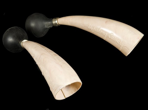 Pair of Hopalong Cassidy Bar 20 Ranch Horns: Title: Hopalong Cassidy's Bar 20 Ranch Horn - Two horns, both with original boxes Author: ** Description: Two plastic horns in the shape of a steer horn with rubber bulb. Mounting hardware included, o